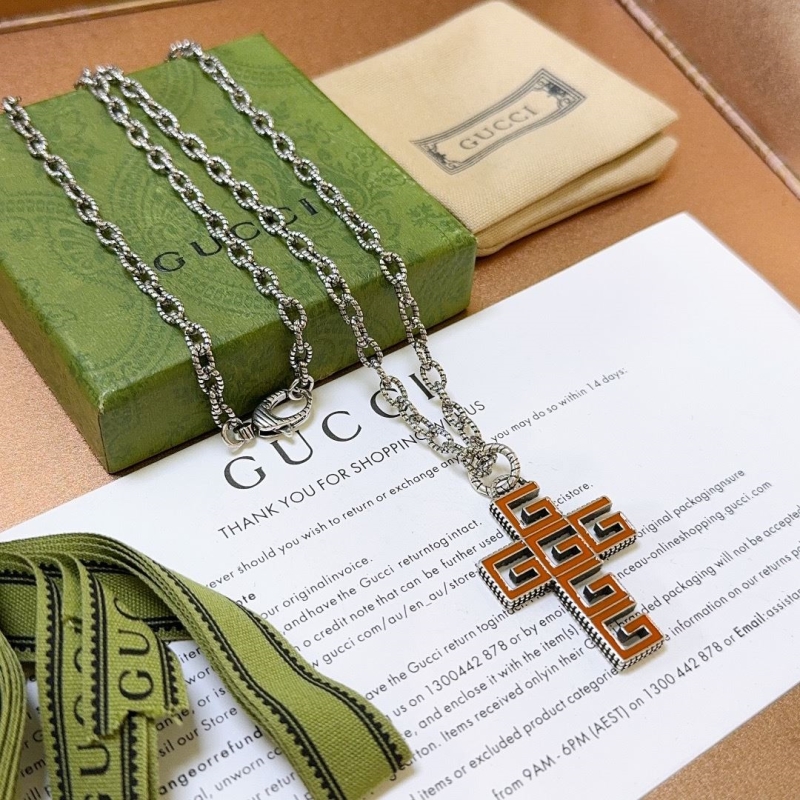G*u*i necklaces